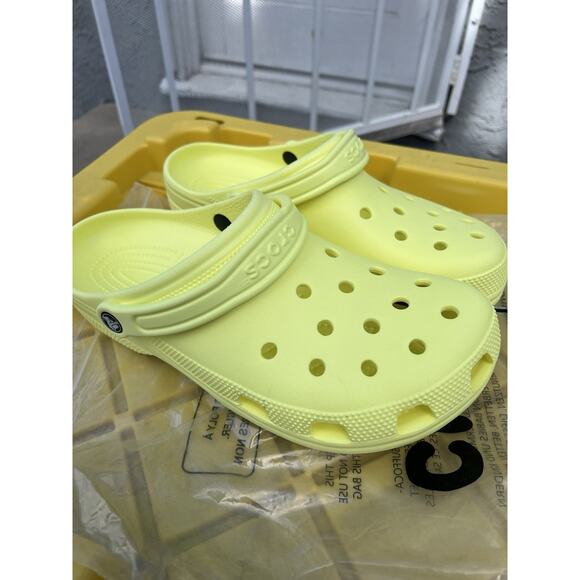 NEW! Crocs Classic Clog US 11 10001-75U Yellow Neon